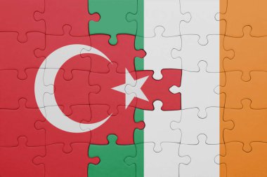 İrlanda bayrağı ve hindi bayraklarıyla dolu renkli bir bulmaca. konsept