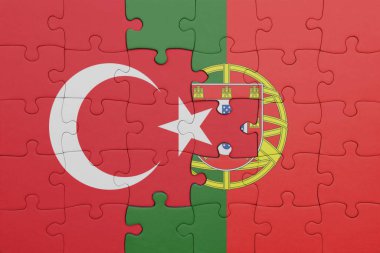 Portekiz 'in renkli ulusal bayrağı ve hindi bayraklarıyla dolu bir bulmaca. konsept