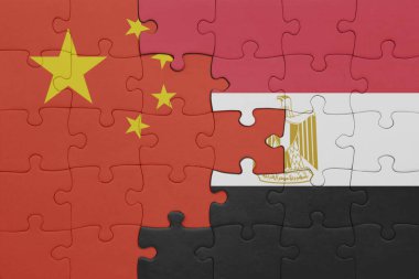 Mısırın renkli ulusal bayrağı ve porselen bayrağının bulmacası. konsept