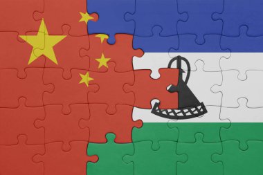Lesotho ve Çin bayrağının renkli ulusal bayrağıyla bulmaca. konsept
