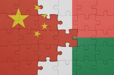 Macagara 'nın renkli ulusal bayrağı ve porselen bayrağıyla bir bulmaca. konsept