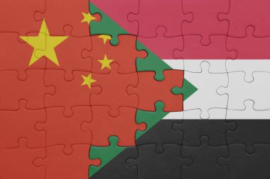 Sudan 'ın renkli ulusal bayrağı ve Çin bayrağı bulmacası. konsept