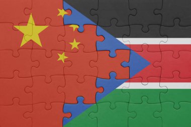 Güney Sudan 'ın renkli ulusal bayrağı ve Çin bayrağı bulmacası. konsept