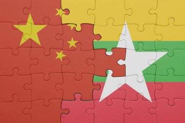 Myanmar 'ın renkli ulusal bayrağı ve Çin bayrağı. konsept