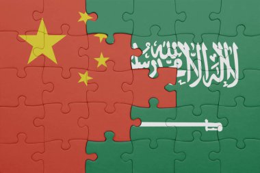 Suudi Arabistan 'ın renkli ulusal bayrağı ve Çin bayrağı. konsept