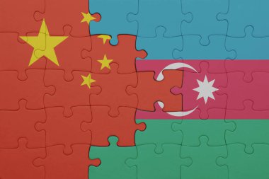 Azerbaijan 'ın renkli ulusal bayrağı ve Çin bayrağı bulmacası. konsept