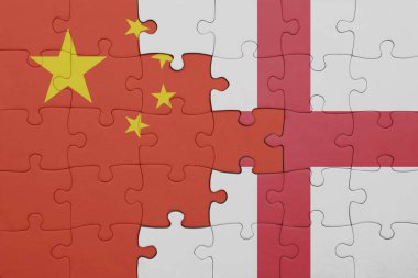 İngiltere 'nin renkli ulusal bayrağı ve Çin bayrağı bulmacası. konsept