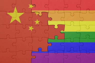 Renkli gökkuşağı gay gurur bayrağı ve porselen bayraklı bulmaca. konsept