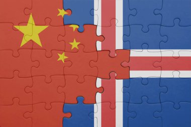 İzlanda 'nın renkli ulusal bayrağı ve Çin bayrağı ile bulmaca. konsept