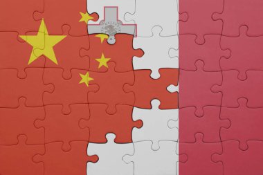 Malta ve Çin bayrağının renkli ulusal bayrağıyla bulmaca. konsept