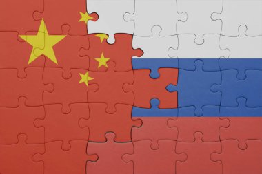 Rusya 'nın renkli ulusal bayrağı ve Çin bayrağıyla ilgili bulmacalar. konsept