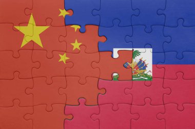 Haiti 'nin renkli ulusal bayrağı ve Çin bayrağı bulmacası. konsept