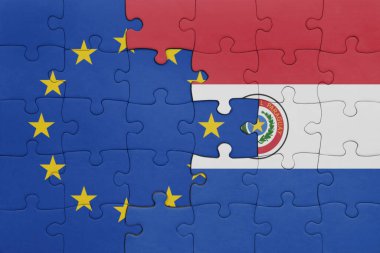 Paraguay 'ın renkli ulusal bayrağı ve Avrupa Birliği bayrağı bulmacası. konsept
