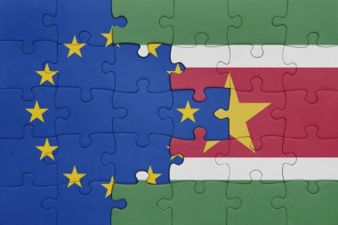 Surinam ve Avrupa Birliği bayrağının renkli ulusal bayrağıyla ilgili bulmacalar. konsept