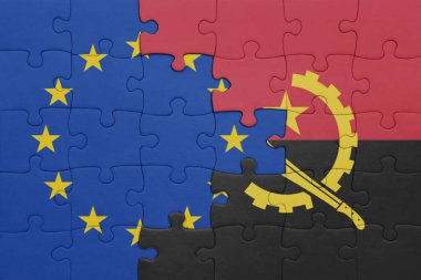 Angola 'nın renkli ulusal bayrağı ve Avrupa Birliği bayrağı bulmacası. konsept