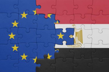 Mısırın renkli ulusal bayrağı ve Avrupa Birliği bayrağının bulmacası. konsept