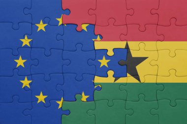 Gana 'nın renkli ulusal bayrağı ve Avrupa Birliği bayrağı bulmacası. konsept