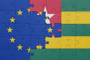Togo 'nun renkli ulusal bayrağı ve Avrupa Birliği bayrağıyla ilgili bulmacalar. konsept