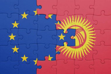Kırgızistan 'ın renkli ulusal bayrağı ve Avrupa Birliği bayrağının bulmacası. konsept