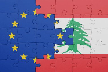 Lübnan 'ın renkli ulusal bayrağı ve Avrupa Birliği bayrağıyla ilgili bulmacalar. konsept