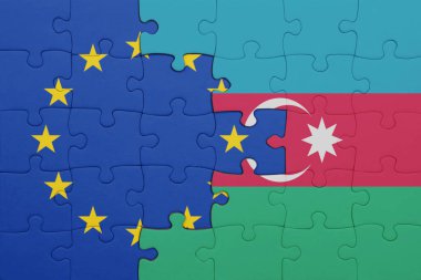 Azerbaijan 'ın renkli ulusal bayrağı ve Avrupa Birliği bayrağıyla ilgili bulmacalar. konsept