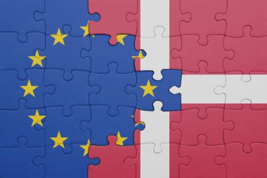 Danimarka 'nın renkli ulusal bayrağı ve Avrupa Birliği bayrağının bulmacası. konsept