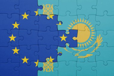 Kazakistan 'ın renkli ulusal bayrağı ve Avrupa Birliği bayrağı bulmacası. konsept