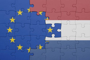 Hollanda 'nın renkli ulusal bayrağı ve Avrupa Birliği bayrağıyla ilgili bulmacalar. konsept