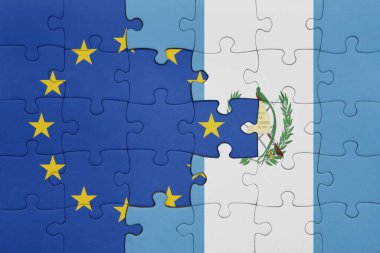 Guatemala 'nın renkli ulusal bayrağı ve Avrupa Birliği bayrağı bulmacası. konsept