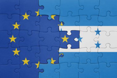 Honduras 'ın renkli ulusal bayrağı ve Avrupa Birliği bayrağının bulmacası. konsept