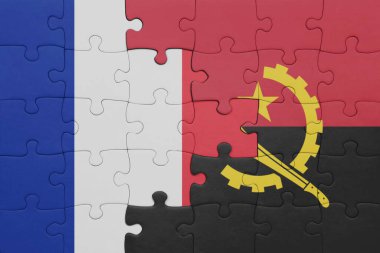 Angola 'nın renkli ulusal bayrağı ve Fransa bayrağı ile bulmaca. konsept