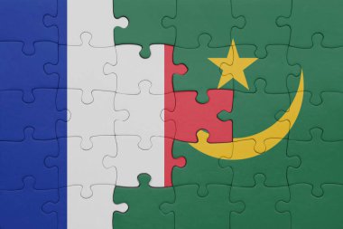 Mauritania 'nın renkli ulusal bayrağı ve Fransa bayrağının bulmacası. konsept
