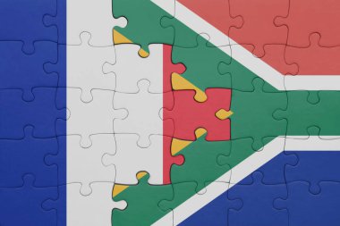 Güney Afrika 'nın renkli ulusal bayrağı ve Fransa bayrağı. konsept