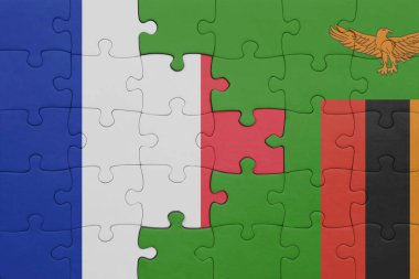 Zambiya 'nın renkli ulusal bayrağı ve Fransa bayrağı ile bulmaca. konsept