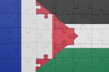 Filistin 'in renkli ulusal bayrağı ve Fransa bayrağının bulmacası. konsept