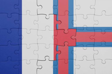 Faroe Adaları 'nın renkli ulusal bayrağı ve Fransa bayrağı bulmacası. konsept