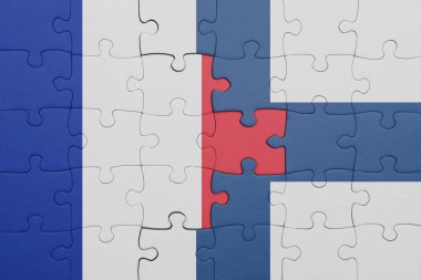 Finlandiya 'nın renkli ulusal bayrağı ve Fransa bayrağının bulmacası. konsept