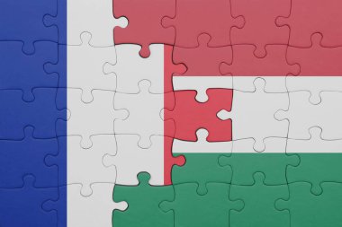 Hungary ve Fransa bayrağının renkli ulusal bayrağıyla bulmaca. konsept