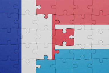 Lüksemburg 'un renkli ulusal bayrağı ve Fransa bayrağı. konsept