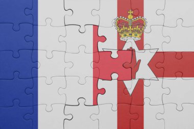 Kuzey İrlanda 'nın renkli ulusal bayrağı ve Fransa bayrağı. konsept