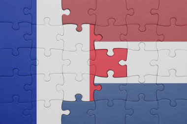 Hollanda 'nın renkli ulusal bayrağı ve Fransa bayrağının bulmacası. konsept
