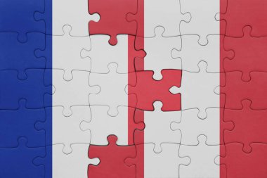 Peru 'nun renkli ulusal bayrağı ve Fransa bayrağı ile bulmaca. konsept