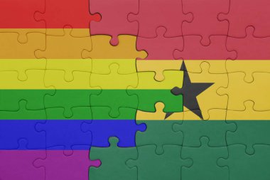 Gana 'nın renkli ulusal bayrağı ve gökkuşağı eşcinsellik gururu bayrağı. konsept