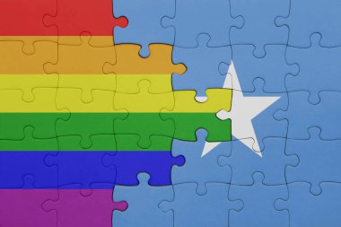 Somali 'nin renkli ulusal bayrağı ve gökkuşağı eşcinsellik gururu bayrağı. konsept