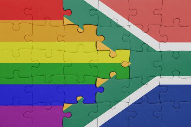 Güney Afrika 'nın renkli ulusal bayrağı ve gökkuşağı eşcinsellik gururu bayrağı. konsept
