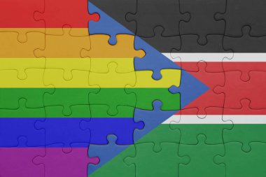 Güney Sudan 'ın renkli ulusal bayrağı ve gökkuşağı eşcinsellik gururu bayrağı. konsept