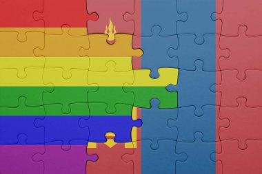 Moğolistan 'ın renkli ulusal bayrağı ve gökkuşağı eşcinsellik gururu bayrağı. konsept