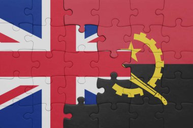 Angola 'nın renkli ulusal bayrağı ve Büyük Britanya bayrağı ile bulmaca. konsept