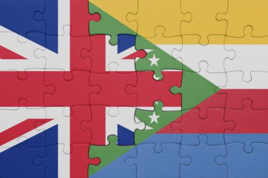 Komoroların renkli ulusal bayrağı ve büyük Britanya bayrağı ile bulmaca. konsept