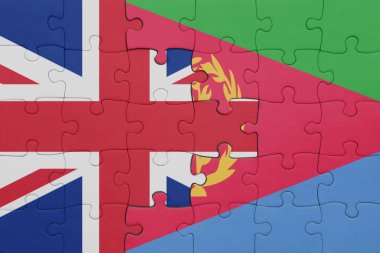 Eritrea 'nın renkli ulusal bayrağı ve Büyük Britanya bayrağı ile bulmaca. konsept